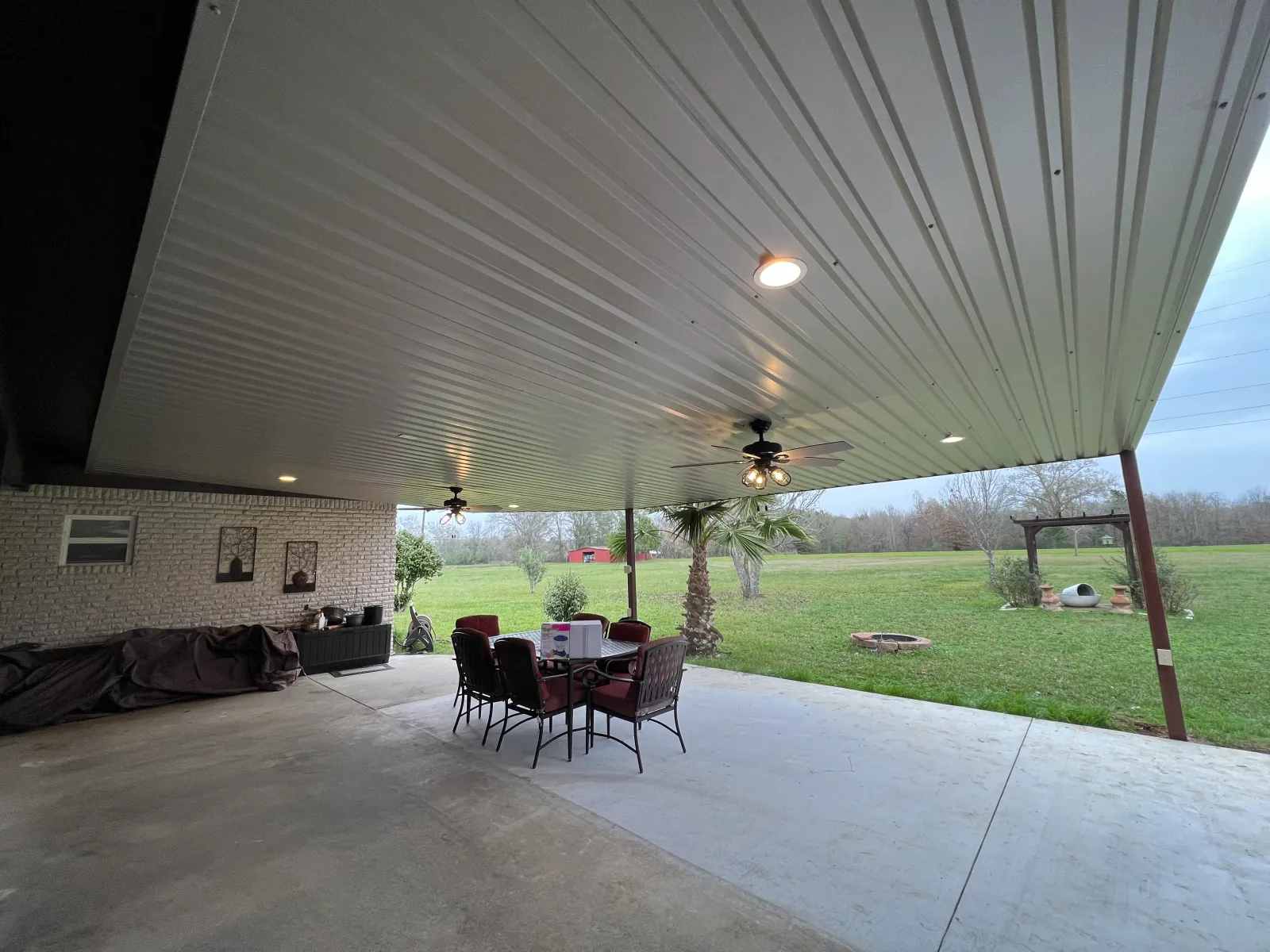 Metal patio cover over an outdoor living area in East Texas